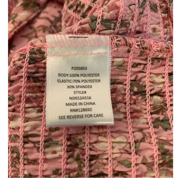 🍄 Smocked Cut-Out Dress NWT Madden NYC Junior Large Short Puffy Sleeves Floral - Picture 9 of 11